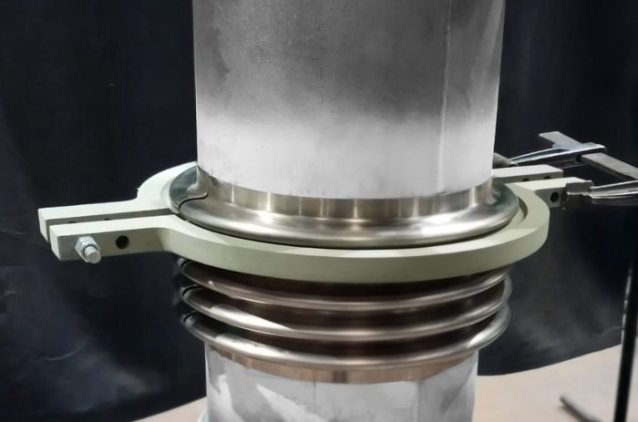Instalación Clamshell para alta presión en un Intercambiador para Refinería Europea